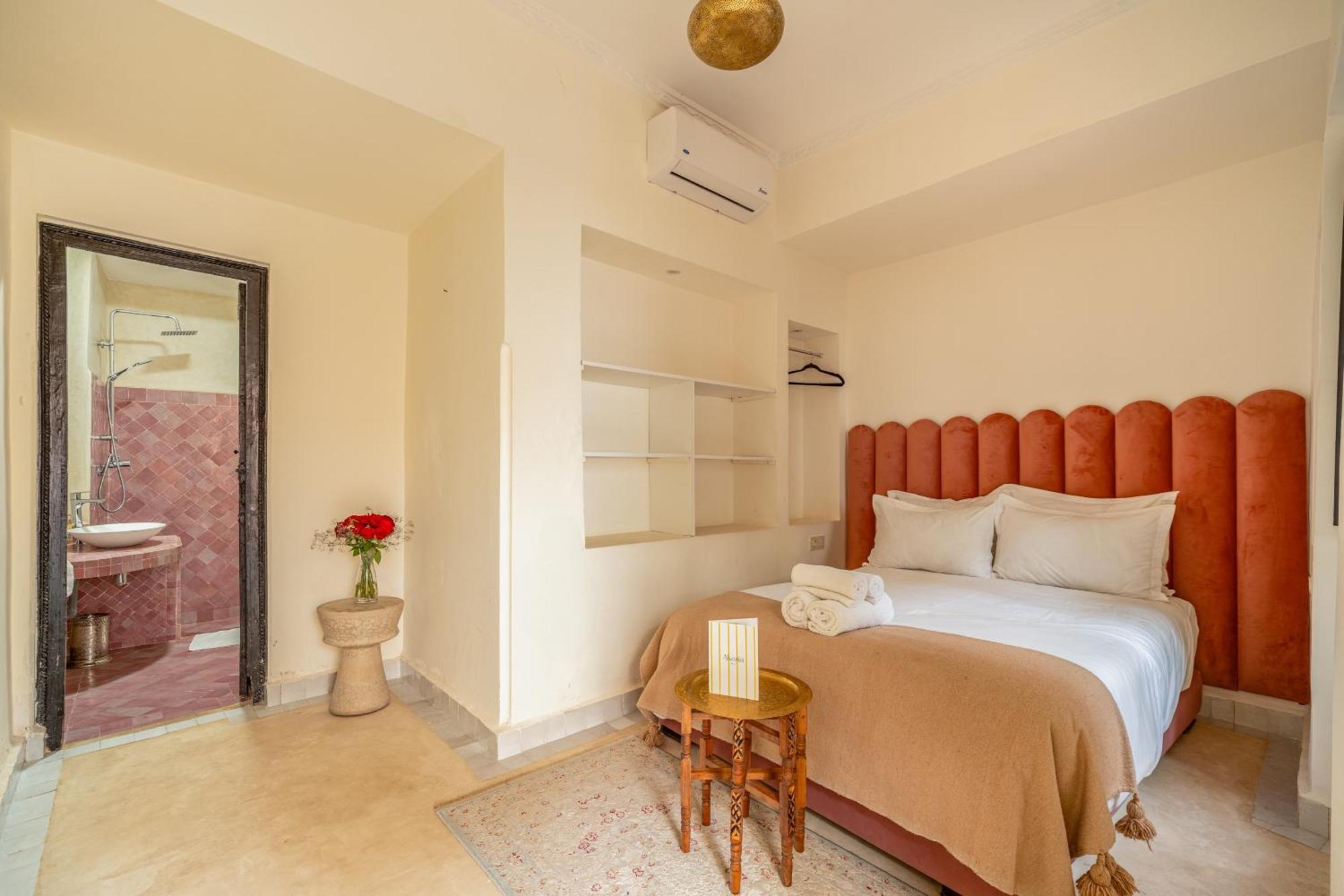 Riad Akasia *